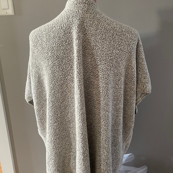 Aritzia Community Iconic Cape XS/S. EEUC - Picture 2 of 3